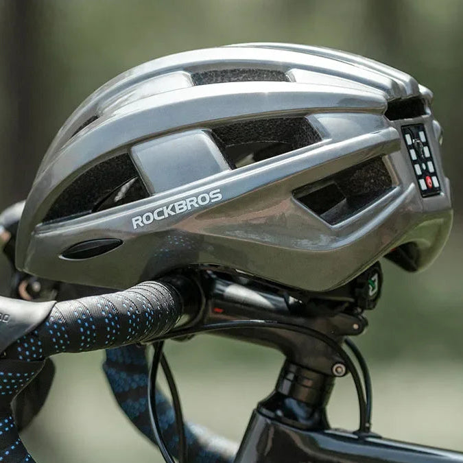 Cycling Helmet with Rear Light - Velovoila