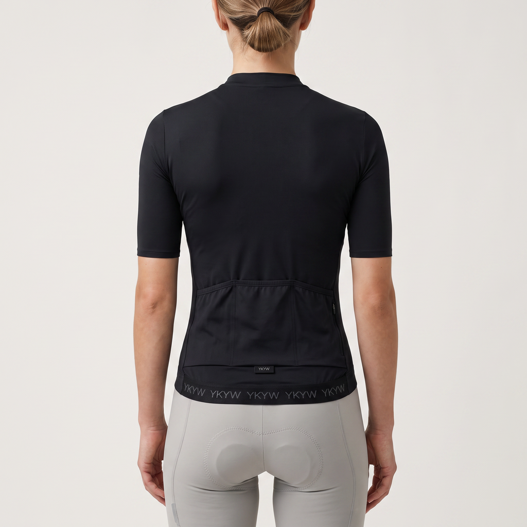 Dos du maillot YKYW noir montrant les trois poches dorsales